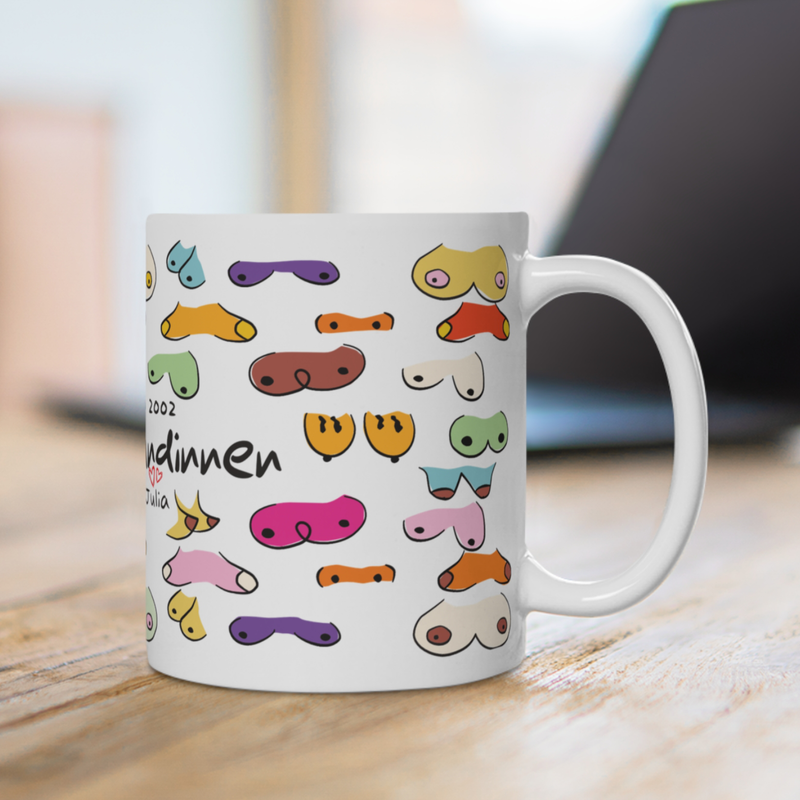 Die personalisierbare Tasse für deine beste Freundin zeigt unterschiedliche Formen von Brüsten und das Wort Busenfreundinnen.