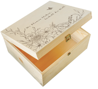 Gravierte Saatgutbox aus Holz mit floraler Illustration – ideal zur stilvollen Aufbewahrung von Blumensamen, Gartenaccessoires oder als Geschenk für Gartenfreunde.