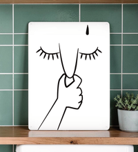 Witziges rechteckiges Blechschild für das Badezimmer mit einem humorvollen Motiv (Person hält sich die Nase zu) auf hochwertigem Metall, vier vorgebohrte Löcher zur Wandmontage.