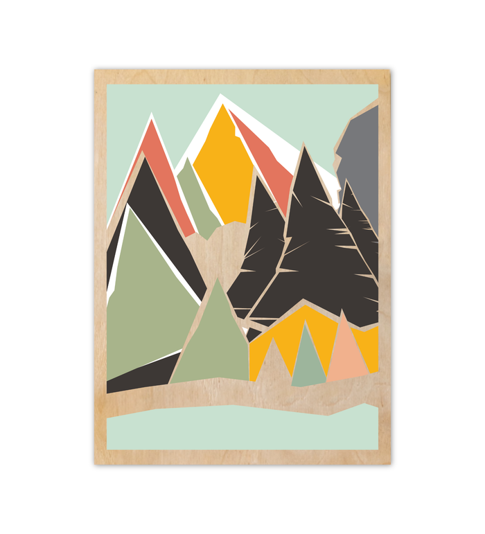 Illustration einer weiten Berglandschaft der Alpen, gedruckt auf einer 9mm dicken Birkensperrholz-Platte mit sichtbarer Holzmaserung. Format 30x40 cm, rustikaler und moderner Look.