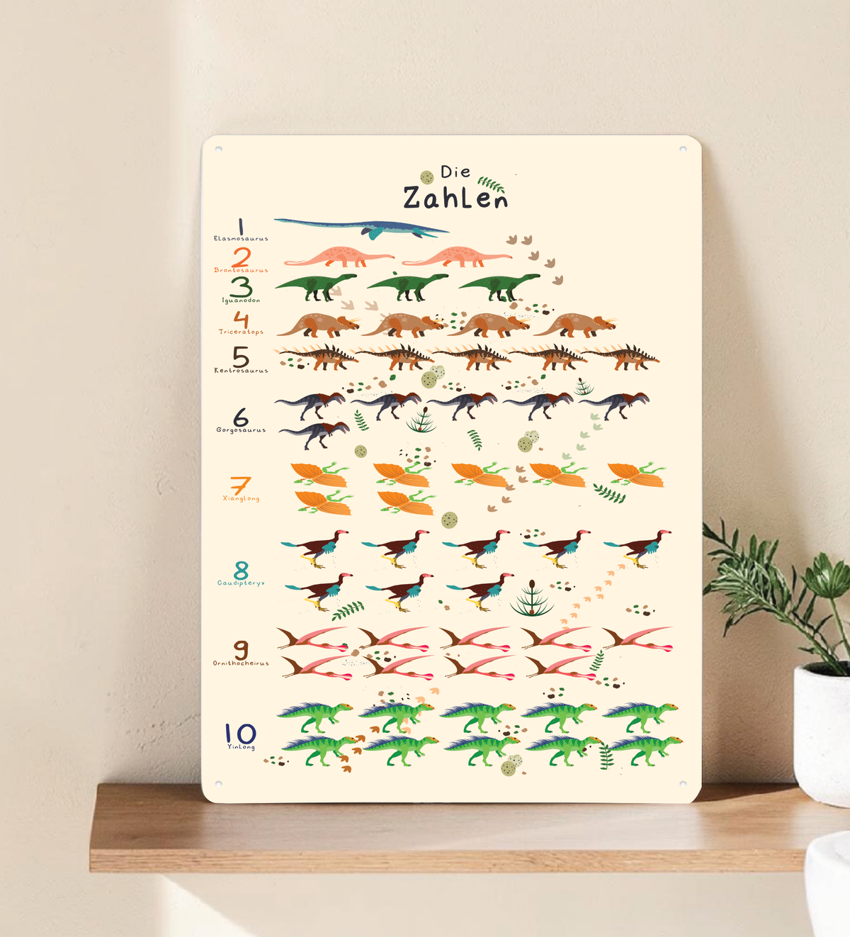 Niedliches Dinosaurier Zahlenposter von 1 bis 10 für Kinder, dargestellt als gerahmtes Papier-Poster und als stabiles Metall-Blechschild mit abgerundeten Ecken und vier Vorbohrungen.