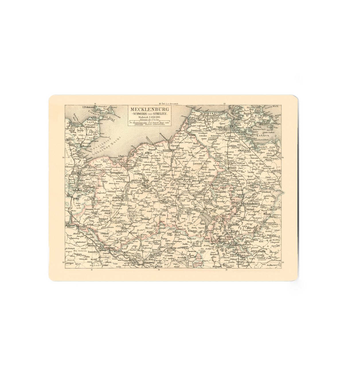 Dekoratives, magnetisches Metallschild mit einer historischen, altdeutschen Landkarte von Mecklenburg aus dem 19. Jahrhundert. Das Blechschild im nostalgischen Vintage-Stil hat abgerundete Ecken und vier dezente Vorbohrungen zur einfachen Wandmontage. Es zeigt detaillierte alte Ortschaften und Grenzen.