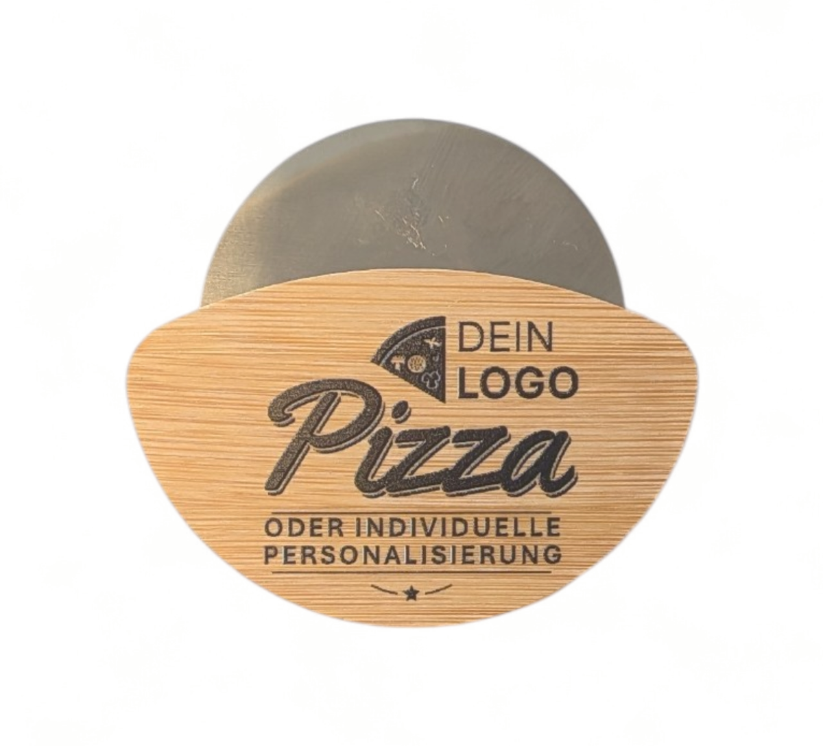 Runder Pizzaschneider mit Bambusgriff, der mittels schwarzem UV-Druck mit dem Schriftzug „Pizza“ und „Dein Logo oder individuelle Personalisierung“ bedruckt ist. Die Edelstahlklinge ist im oberen Bereich des Griffs sichtbar.