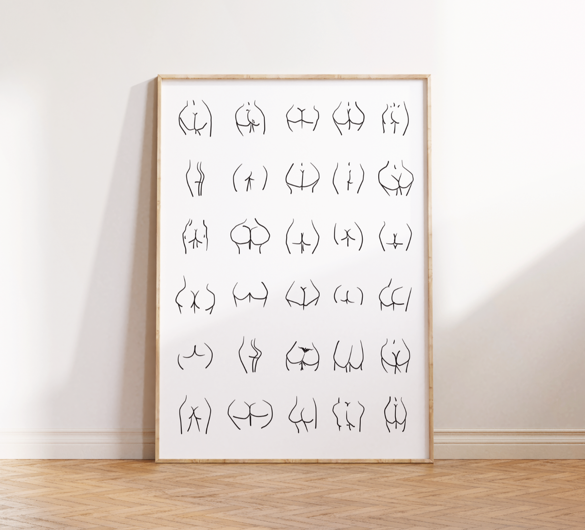 Humorvolles Badezimmer-Poster „Jeder Arsch ist Willkommen“ mit gezeichneten Hintern in verschiedenen Formen & Farben.