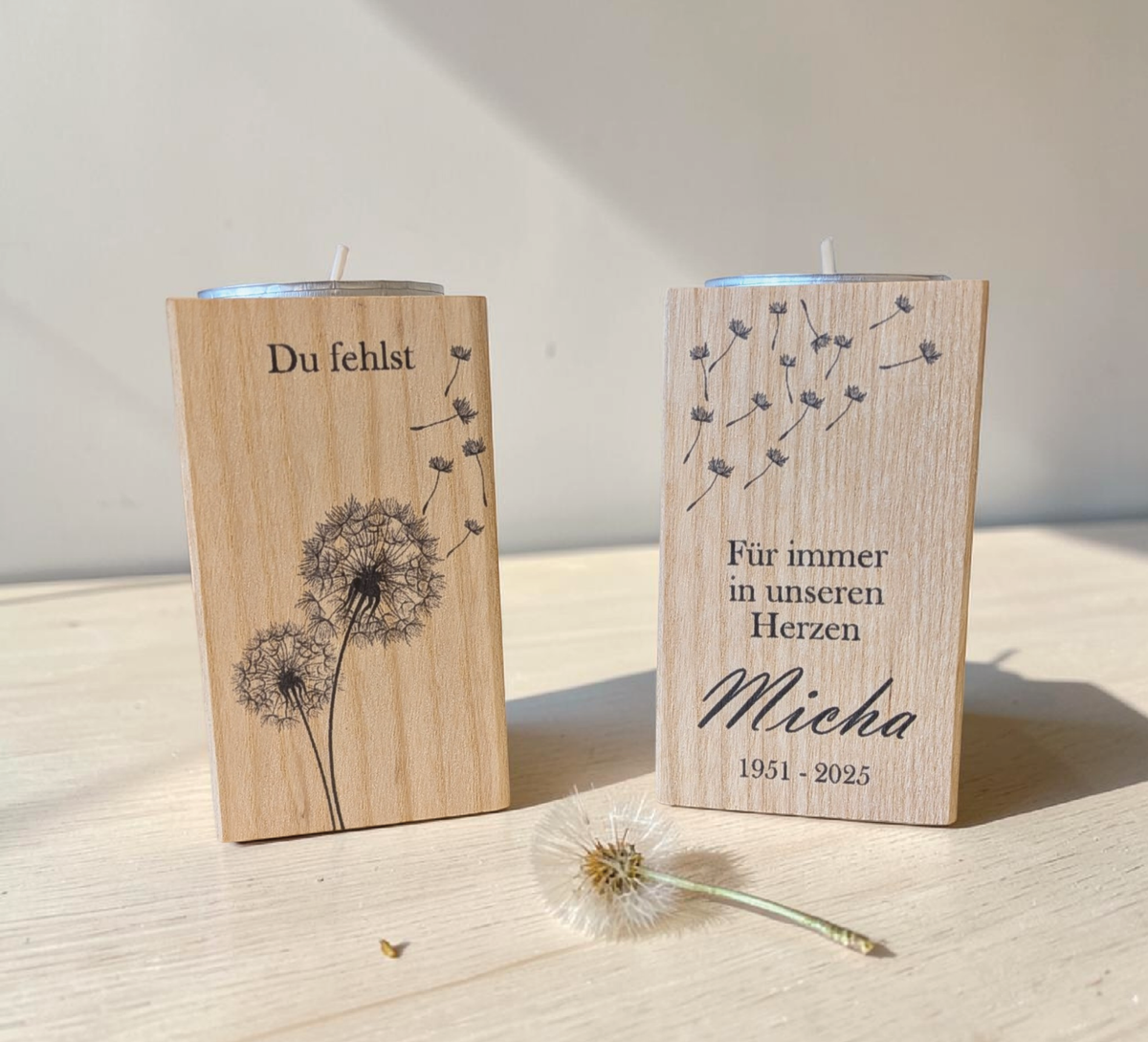 Trauerlicht als stilvolles Trauergeschenk aus Holz mit UV-Druck– Erinnerungskerze aus Holz für Trost und Anteilnahme.
