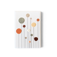 Rechteckiger, weißer Kühlschrankmagnet aus Keramik mit kunstvollen, abstrakt gezeichneten Blumen in bunten Farben wie Rosa, Orange und Blau im modernen Boho-Stil.