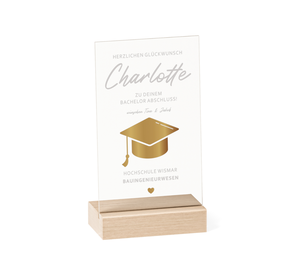 Transparenter Acrylglas-Aufsteller mit Holzsockel, personalisiert als Geschenk zum Abschluss. Zeigt goldene Doktorhut-Grafik, Namen, Studiengang und Hochschule in elegantem Design.