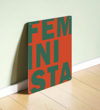 Feminismus Metallschild mit FEMINISTA-Schriftzug – modernes Statement-Design auf 3mm dickem Metall.