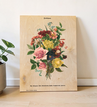 Vintage-Illustration bunter Blumen, hochwertiger UV-Druck auf einer 9mm dicken Birkensperrholzplatte im Format 30x40cm, natürliche Holzmaserung scheint leicht durch, rustikaler Look für die Wand.