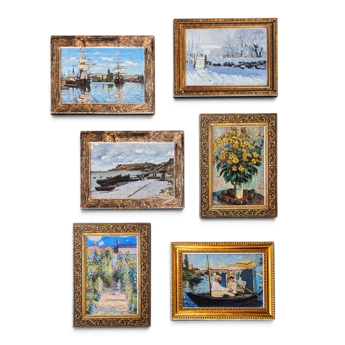 Rechteckiger Holz-Kühlschrankmagnet (8x6 cm) aus Birkensperrholz mit einem gedruckten Gemälde von Claude Monet. Das Bild wird von einem spürbaren 1,6 mm 3D-Relief-Galerierahmen in Gold oder rustikalem Holz umschlossen.