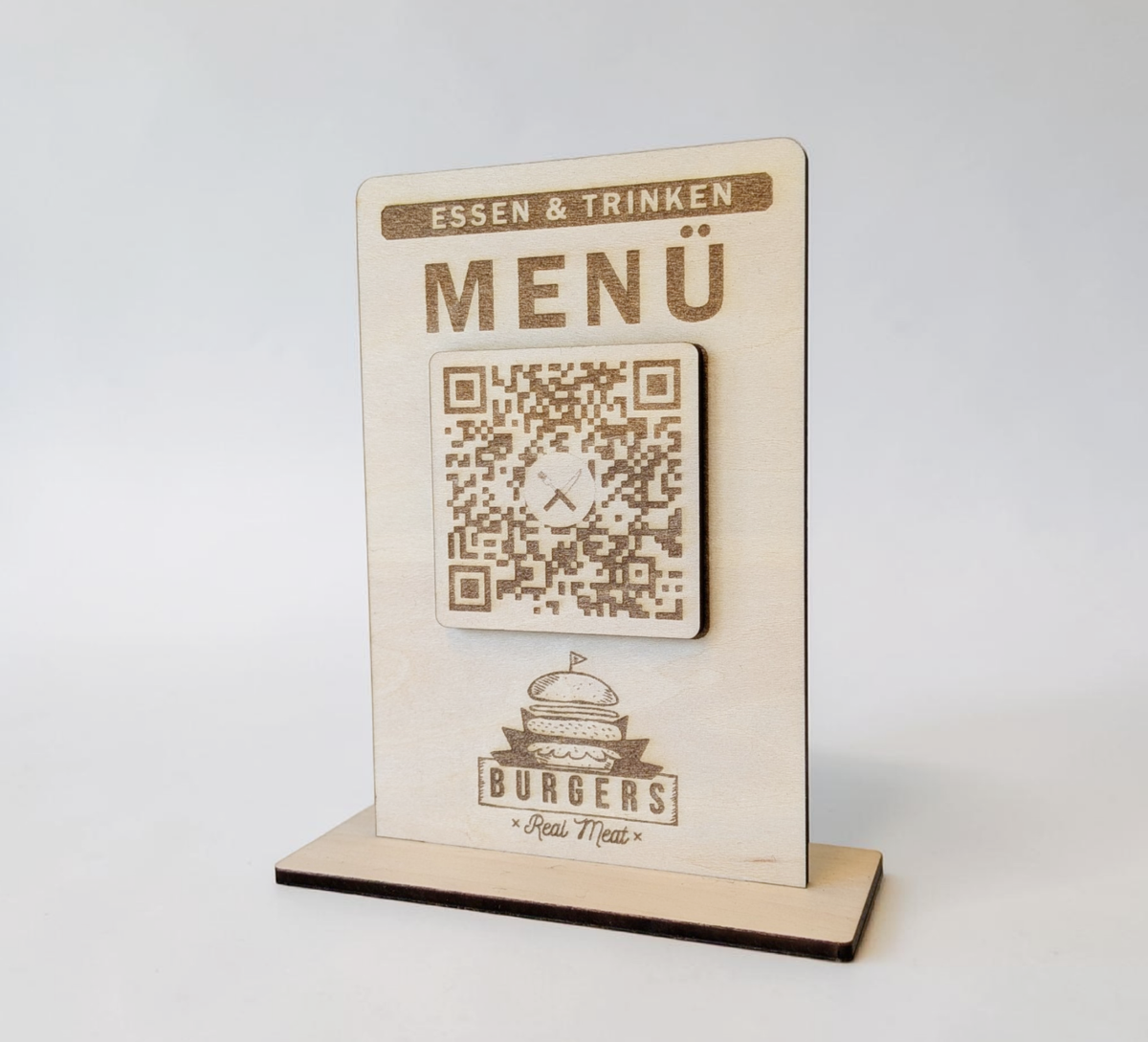 Menü- & Speisekarten-Aufsteller aus Holz – QR-Code, personalisierbarem Text & Logo/Firmennamen. Hochwertige Theke-Deko für Restaurants, 12x8 cm inkl. Fuß. Jetzt individuell gestalten!