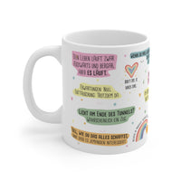 Weiße Keramiktasse mit schwarzen, humorvoll-demotivierenden Sprüchen, auf hellem Hintergrund – witziges Geschenk für Büro, Freunde und Alltag.“