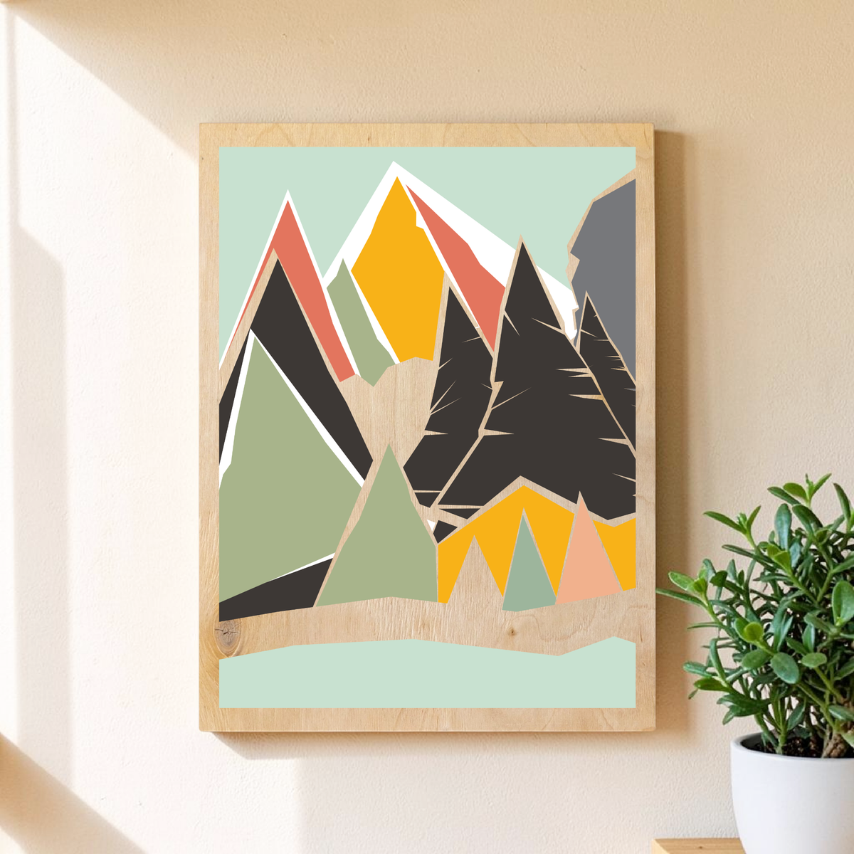 Illustration einer weiten Berglandschaft der Alpen, gedruckt auf einer 9mm dicken Birkensperrholz-Platte mit sichtbarer Holzmaserung. Format 30x40 cm, rustikaler und moderner Look.