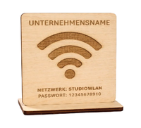 WLAN-Aufsteller aus Holz (7×7 cm) inkl. Kartenhalter. Wähle QR-Code oder Klartextgravur. Bitte sende Netzwerknamen & Passwort zur Personalisierung. Ideal für Gäste, Café, Büro oder Airbnb.