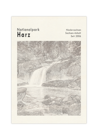 Dieses Poster zeigt einen kleinen Wasserfall im Nationalpark Harz, der in den Bundesländern Niedersachsen und Sachsen-Anhalt liegt.