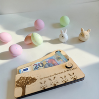 Diese liebevoll gestaltete Holzkarte zur Ostern ist ein ganz besonderes Highlight für als Geldgeschenk zu Ostern.