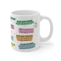 Weiße Keramiktasse mit schwarzen, humorvoll-demotivierenden Sprüchen, auf hellem Hintergrund – witziges Geschenk für Büro, Freunde und Alltag.“
