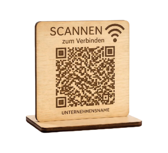 WLAN-Aufsteller aus Holz (7×7 cm) inkl. Kartenhalter. Wähle QR-Code oder Klartextgravur. Bitte sende Netzwerknamen & Passwort zur Personalisierung. Ideal für Gäste, Café, Büro oder Airbnb.