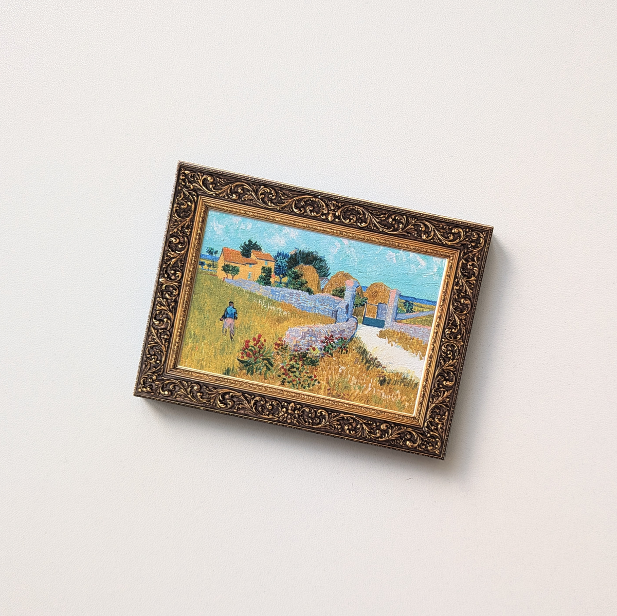 Rechteckiger Holz-Kühlschrankmagnet (8x6 cm) aus Birkensperrholz mit einem gedruckten Gemälde von Vincent van Gogh. Das Bild wird von einem spürbaren 1,6 mm 3D-Relief-Galerierahmen in Gold oder rustikalem Holz umschlossen.