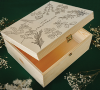 Personalisierte Kräuter-Saatgutbox aus Holz mit Gravur – stilvolle Aufbewahrung für Samen, Gartenaccessoires oder Erinnerungsstücke. Ideal als Geschenk für Gartenfreunde.