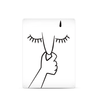 Witziges rechteckiges Blechschild für das Badezimmer mit einem humorvollen Motiv (Person hält sich die Nase zu) auf hochwertigem Metall, vier vorgebohrte Löcher zur Wandmontage.