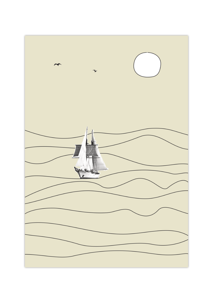 Dieses Poster im vintage Stil zeigt ein in Schwarz und Weiß dargestelltes Schiff, welches auf den Wellen des Meeres reitet. 