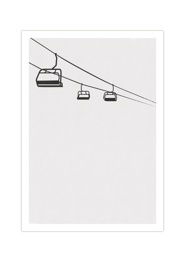 Dieses minimalistische Poster in Grau und Schwarz zeigt einen Lift, wie man ihn vom Skifahren gewohnt ist. 