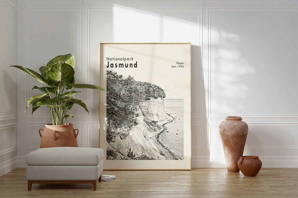 Dieses Poster zeigt eine Ansicht des Kreidefelsens im Nationalpark Jasmund auf Rügen, Mecklenburg-Vorpommern. 