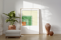 Dieses Poster zeigt dir eine moderne, minimalistische, geometrische Darstellung von bunten Quadraten in verschiedenen Grüntönen, Orange und Beige.