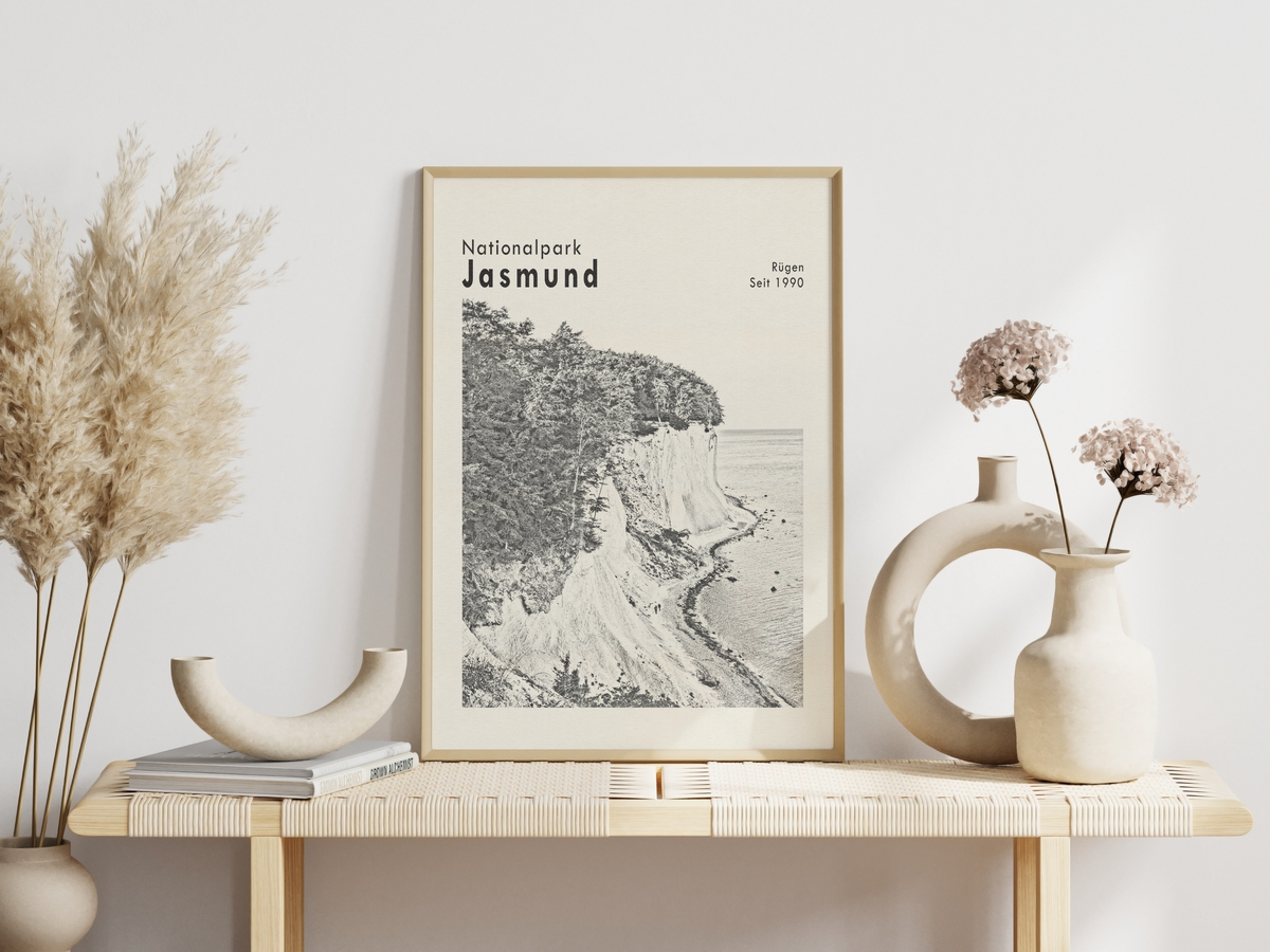 Dieses Poster zeigt eine Ansicht des Kreidefelsens im Nationalpark Jasmund auf Rügen, Mecklenburg-Vorpommern. 