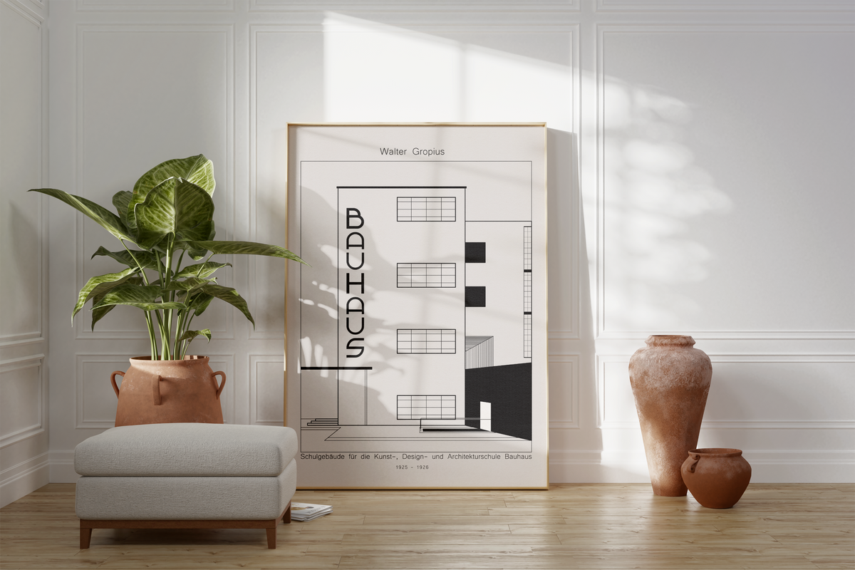 Dieses Bauhaus Poster zeigt dir eine Darstellung des Schulgebäude für die Kunst-, Design- und Architekturschule Bauhaus in Schwarz und Weiß,