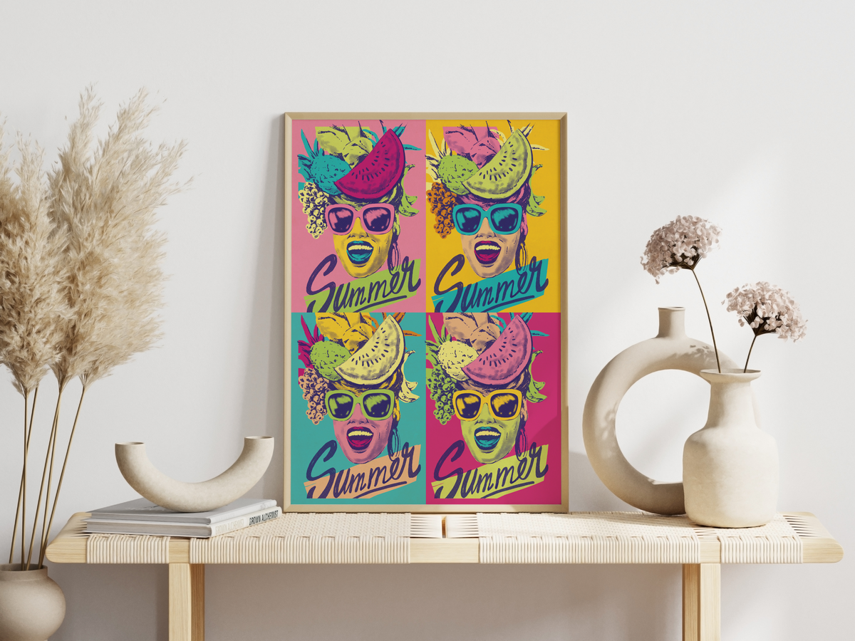 Das Pop Art Poster zeigt eine Frau mit Obsthut und der Bildunterschrift Summer. 