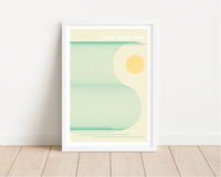 Das maritime Poster zeigt minimalistisch dargestellte Wellen, eine Orange Sonne, sowie den Spruch Wave after Wave.