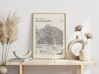 Dieses Poster zeigt eine Ansicht des Königssees im Nationalpark Berchtesgaden, Bayern. 