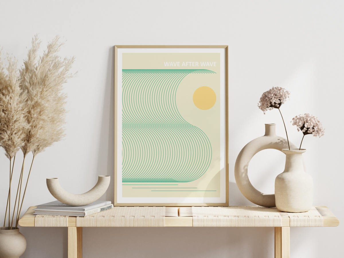 Das maritime Poster zeigt minimalistisch dargestellte Wellen, eine Orange Sonne, sowie den Spruch Wave after Wave.