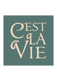 Das Poster zeigt in quadratischen Format und in verschiedenen vintage Farben den französichen Spruch "c'est la vie", was soviel bedeutet wie "so ist das Leben nun einmal". 